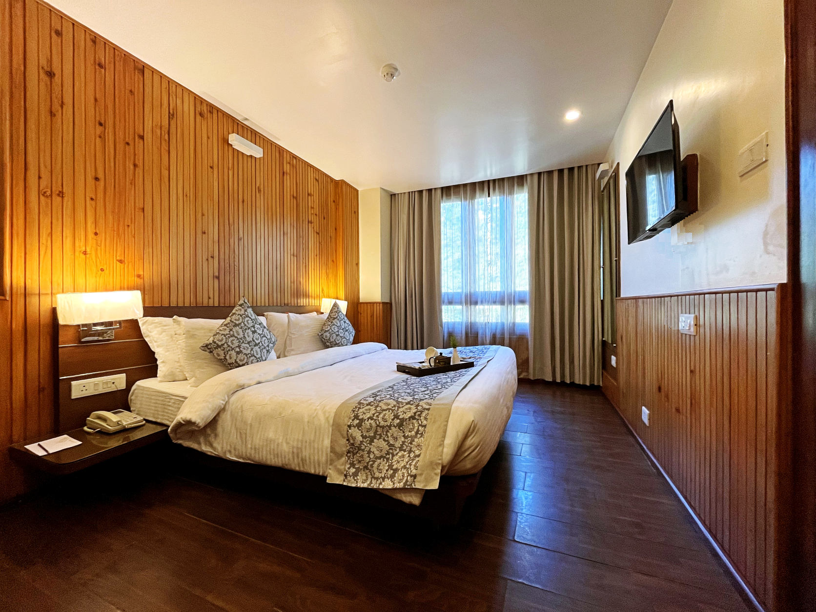 HOLIDAY SUITE(02 PAX )